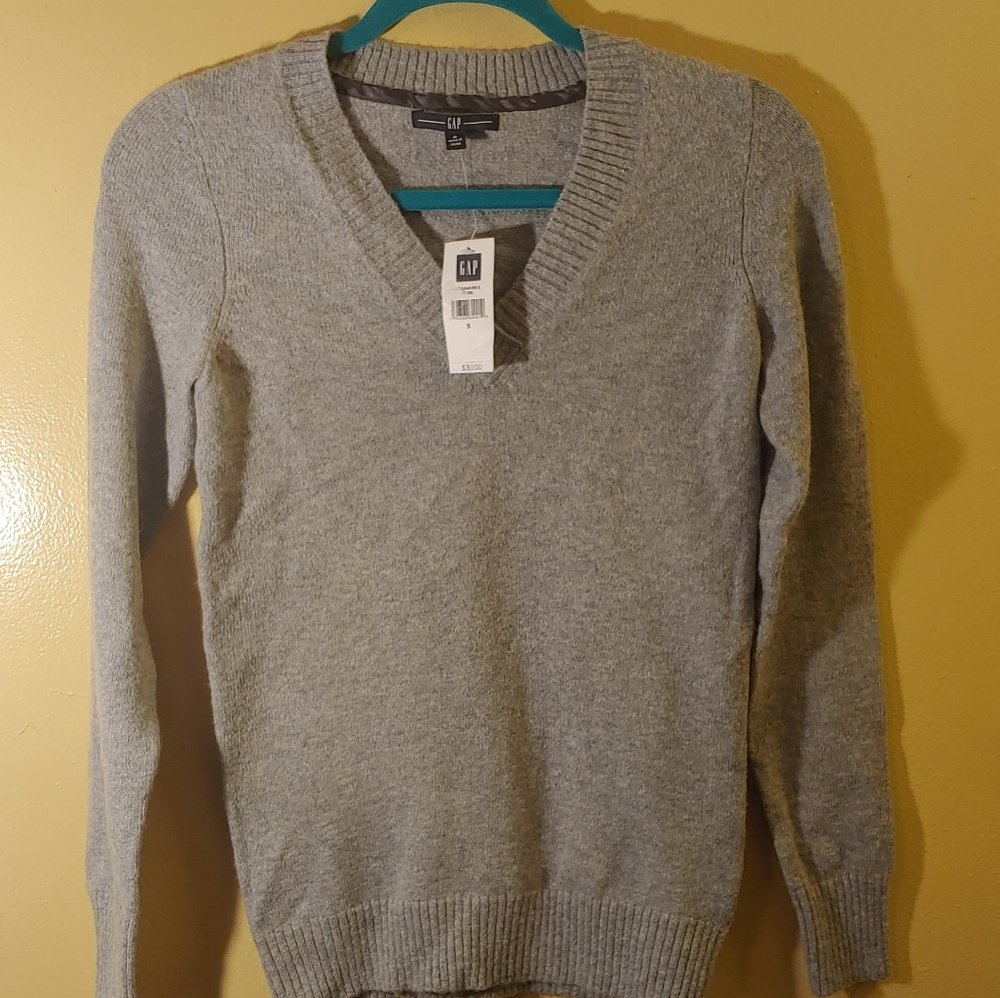 Gap grey v-neck sweater